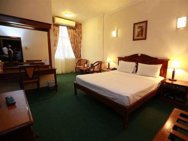 קולומבו Hotel Sapphire מראה חיצוני תמונה