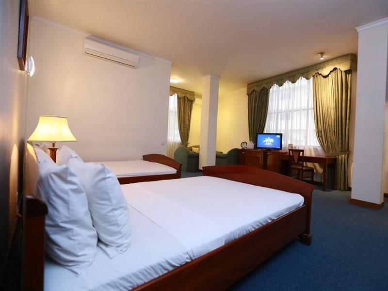 קולומבו Hotel Sapphire מראה חיצוני תמונה